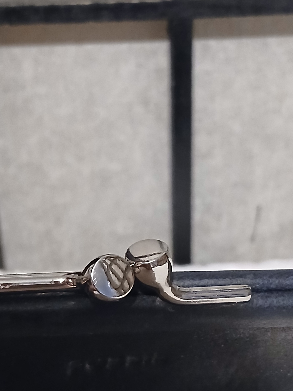 Fossil Black Leather Kiss-Lock Clutch - Picture 3 of 6
